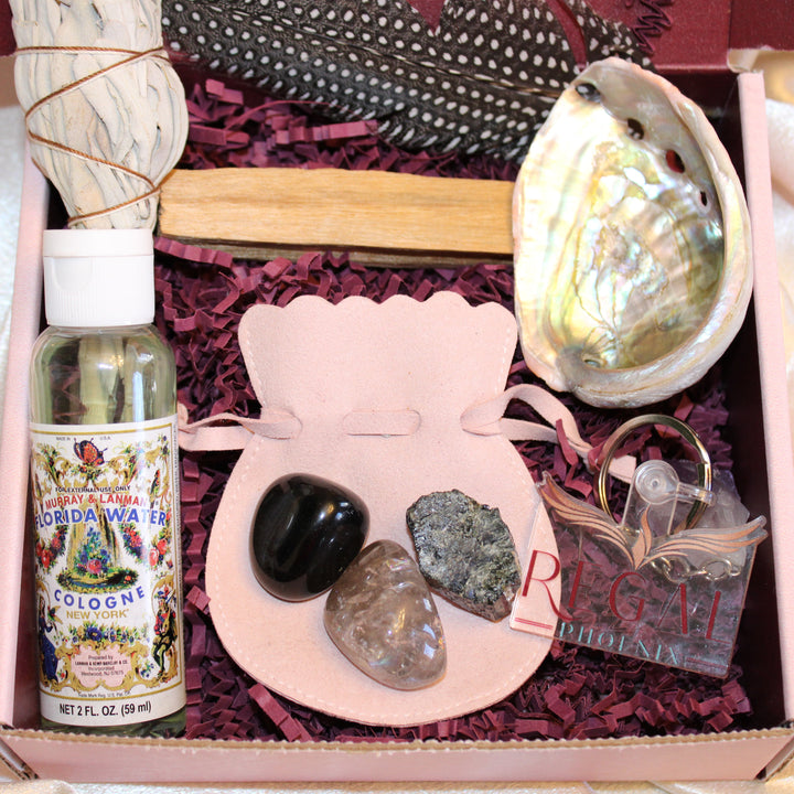 Cleansing and smudge tools in The Essentials Kit